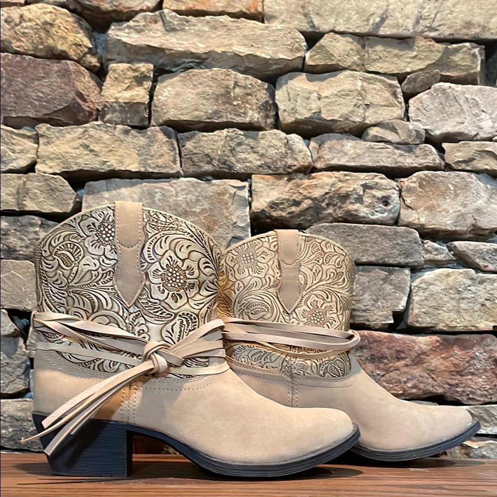 Dingo Women’s Floral Tooled Knotted Strap Booties